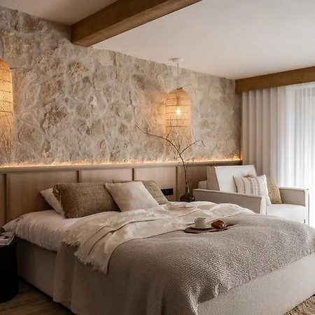 La Roca Garden And